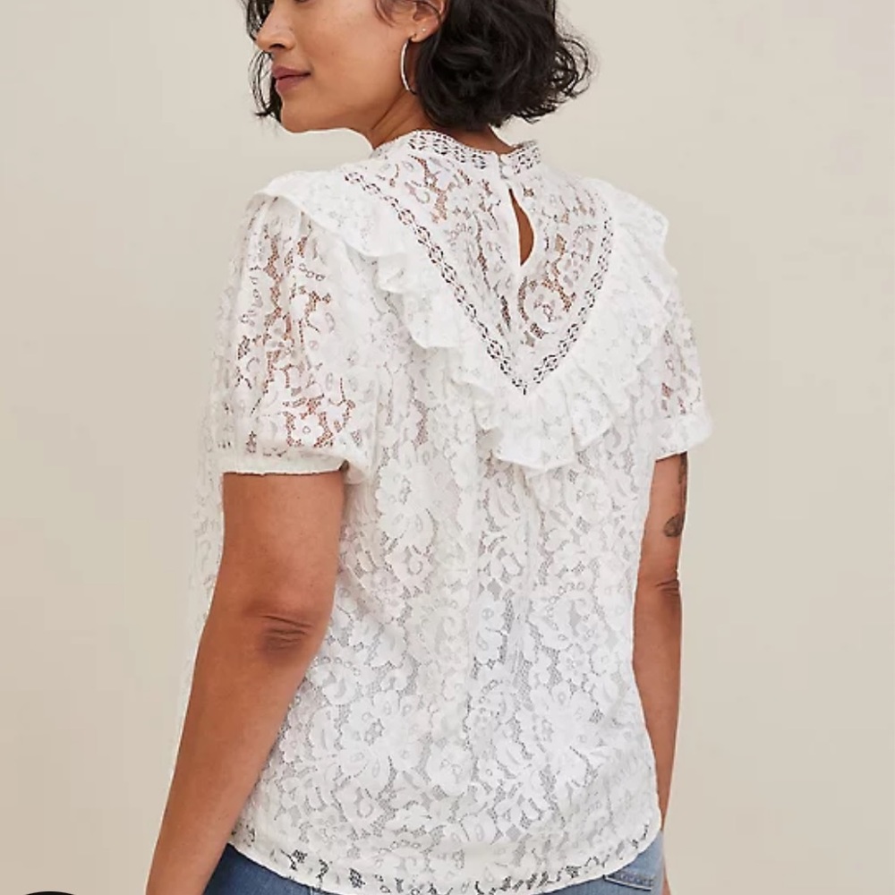 TORRID IVORY LACE RUFFLE DETAIL TOP - Picture 2 of 4